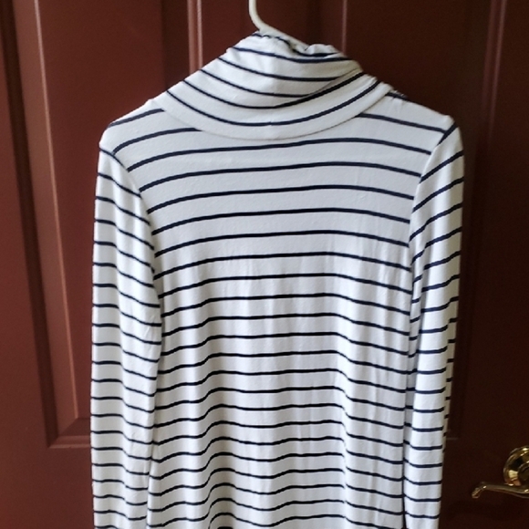 Lily Pulitzer Striped Hooded Dress with Pockets - Picture 13 of 13